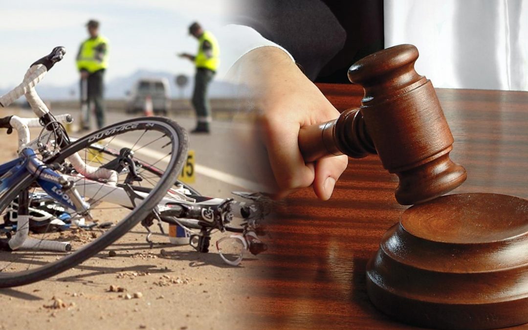 ciclista accidentat a un voral-jutge dictant sentencia